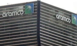 Le logo d'Aramco sur les tours du siĂšge Ă Riyad, le 9 mars 2026 en Arabie saoudite