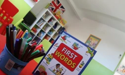 Cours de langues étrangères pour les enfants.
Photo Michel Désiré