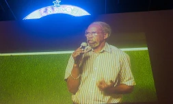 Jean-Yves Langenier, maire du Port, lance l'édition 2011 du festival international du film d'Afrique et des îles (Photo Laurent Zitte)