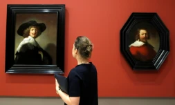 Des tableaux de Rembrandt au Louvre à Paris dans le cadre de l'exposition des chefs-d'oeuvre de la collection Leiden, le 17 février 2017