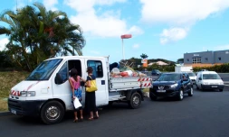Mercredi 12 octobre 2011 - L'ARCP mène une opération de sensibilisation sur les prix des carburants et du gaz à la station Total de Sainte-Marie