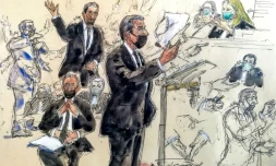 Croquis d'audience montrant l'ancien président français Nicolas Sarkozy (c) à la barre du tribunal correctionnel de Paris (C) dans l'affaire Bygmalion le 15 juin 2021