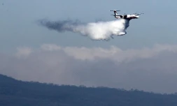 Jeudi 3 Novembre 2011


Le bombardier d'eau entre en action