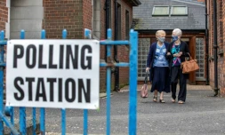 Un bureau de vote Ă Belfast, en Irlande du Nord, oĂč l'on votait comme dans tout le Royaume-Uni pour les Ă©lections locales, le 5 mai2022