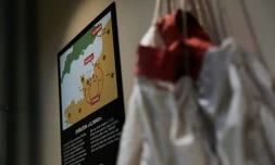 Une carte des opérations "Glimmer", "Taxable" et "Titanic", mises en place pour créer une diversion parmi les troupes allemandes pendant la seconde guerre mondiale (WWII), exposée au mémorial Pegasus, le 1er juin 2023 à Benouville, dans le Calvados