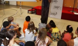 Mardi 29 novembre 2011 - Lancement des concours de dessins dans le bas de la Rivière à Saint-Denis (photo Conseil général)