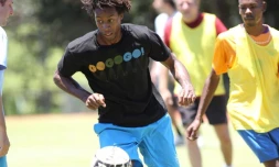 Jeudi 1 Décembre 2011

Gaël Monfils  du tennis au football au stade Casabona