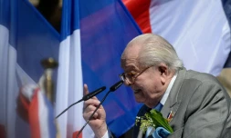 Jean-Marie Le Pen, président d'honneur exclu du FN, lors de son discours place des Pyramides le 1er mai 2016 à Paris