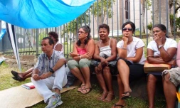 Lundi 5 décembre 2011 - Les ex-salariés de l'Arast devant le conseil général
