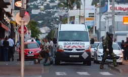 Jeudi 8 décembre 2011 - Une équipe de déminage fait exploser une valise suspecte à Saint-Denis