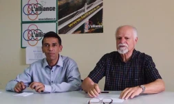 Vendredi 16 décembre 2011 - Elie Hoarau laisse son siège de député européen à Younous Omarjee