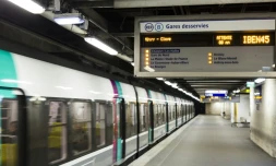 Un RER B à la station de Châtelet-les-Halles, le 8 mars 2016 à Paris