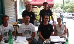 Vendredi 30 décembre 2011 - Sea Shepherd, Les Frères de la Côte et Surfriders Foundation ensemble contre le risque requins aux Roches Noires.