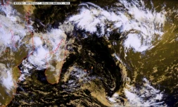 Mercredi 18 janvier 2012 - Nouveau système dépressionnaire dans l'Océan Indien (image satellite www.mtotec.com)