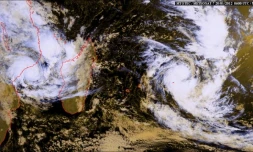 Vendredi 20 janvier 2012 - Les systèmes dépressionnaires Ethel et Funso dans le sud-ouest de l'Océan Indien (image satellite www.mtotec.com)