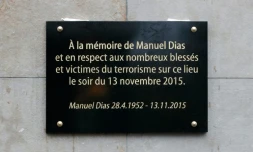 La plaque en mémoire de Manuel Dias première victime des jihadistes,  dévoilée le 13 novembre 2016 au Stade de France à Saint-Denis 
