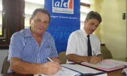 Mercredi 1er février 2012 - Signature de convention entre l'AFD et la ville des Avirons