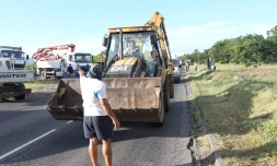 Le Port - Lundi 6 février 2012 - Rassemblement des professionnels de la route et des usagers pour protester contre la hausse du prix des carburants
