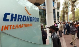 Les syndicats CGT et SUD PTT de La Poste dénoncent mercredi la décision "unilatérale" du groupe La Poste, qui veut mettre en place des livraisons de colis le dimanche par le biais de sa filiale Chronopost