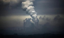 La baisse des émissions de gaz à effet de serre due à la pandémie de Covid-19 aura un effet "insignifiant" et le monde file toujours vers 3 degrés de réchauffement, loin des objectifs de l'accord de Paris qui aura cinq ans samedi