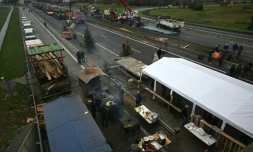 Barrage des agriculteurs sur l'autoroute A64 à Carbonne, en Haute-Garonne, le 19 décembre 2025 