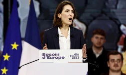 La tĂȘte de liste macroniste aux Ă©lections europĂ©ennes ValĂ©rie Hayer (D) lors du lancement de la campagne des Ă©lections europĂ©ennes de la majoritĂ© prĂ©sidentielle Ă Lille, le 9 mars 2024