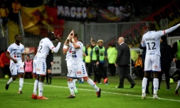 La joie des Strasbourgeois après l'égalisation signée Ernest Sekar (N.22) sur la pelouse de Lens, le 8 mai 2017