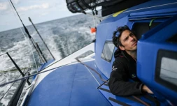 Le navigateur français Charlie Dalin à bord de son Imoca Macif, le 22 avril 2024 à Lorient (Morbihan)