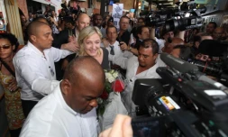 Mardi 7 Février 2012
La présidente du Front National est arrivée à La Réunion