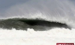 Un jeune homme emporté par la houle au Port