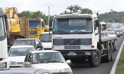 Mardi 14 Février 2012

 Embouteillages dans l'ouest suite au blocage de la circulation sur le rond  point de Savannah