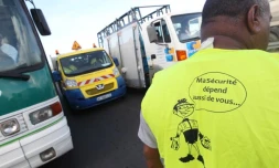 Mardi 14 Février 2012

 Embouteillages dans l'ouest suite au blocage de la circulation sur le rond  point de Savannah