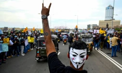 Des habitants manifestent le 9 avril 2022 à Colombo contre le gouvernement du Sri Lanka, en proie à une grave crise économique