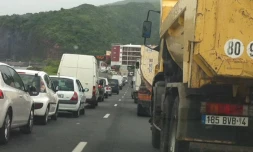 Mercredi 29 février 2012 - Embouteillage suite au basculement de la route du littoral