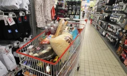 Jeudi 8 mars 2012 - Jumbo Score de Savanna Saint-Paul - Actions contre la vie chère - Des chariots pleins à ras bord ont été abandonnés dans les rayons