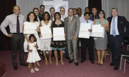 Les 17 lauréats de la troisième promotion de l'Essec à La Réunion (Photo DR)