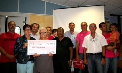 Jeudi 15 mars 2012 - Remise de chèque à la ligue contre le cancer (photo D.R)