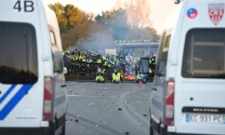 A Virsac, près de Bordeaux, des manifestants font face aux forces de l'ordre, le 18 novembre 2018