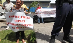 Jeudi 22 Mars 2012


Eleveurs et commerçants manifestent contre la charte