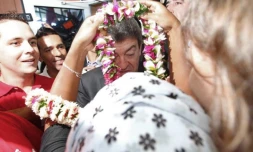 Dimanche 25 Mars 2012
Arrivée de Jean Luc Mélenchon à Gillot