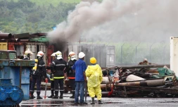 Jeudi 29 mars 2012 - Incendie sur la plateforme de Bois Rouge, Saint-André (Photo image-reunion.re)