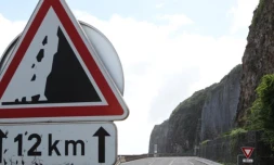 Vendredi 30 mars 2012 - La route du littoral est totalement fermée à la circulation en raison d'un éboulis dans les voies réduites