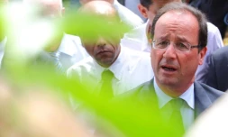 Dimanche 1er avril 2012 - François Hollande, candidat du PS pour la présidentielle, visite la ferme photovoltaïque du Gol à Saint-Louis (Photo www.image-reunion.re)