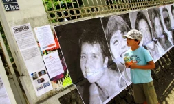 Samedi 31 mars 2012 - Opération d'affichage de portraits de citoyens à Saint-Paul (photo Thomas Giraud)