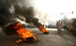 Un protestataire sur une barricade Ă Khartoum, le 3 juin 2019