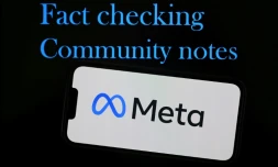 Photo d'illustration créée le 8 janvier 2025 à Bruxelles montrant le logo de Meta et un écran sur lequel on peut lire "fact checking" et "community notes"