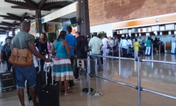 Vendredi 13 avril 2012 - L'aéroport Roland Garros tourne au ralenti suite à une panne d'électricité (photo Samia Omarjee)