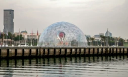 Photo du dôme abritant le compte à rebours jusqu'au coup d'envoi du Mondial-2022 de football au Qatar, prise le 4 août 2022 à Doha