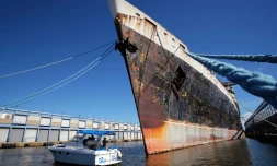 Le paquebot United States amarré à un quai au port de  Philadelphie, le 10 octobre 2015