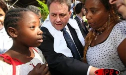 Xavier Bertrand à La Réunion en 2006 (photo archives)